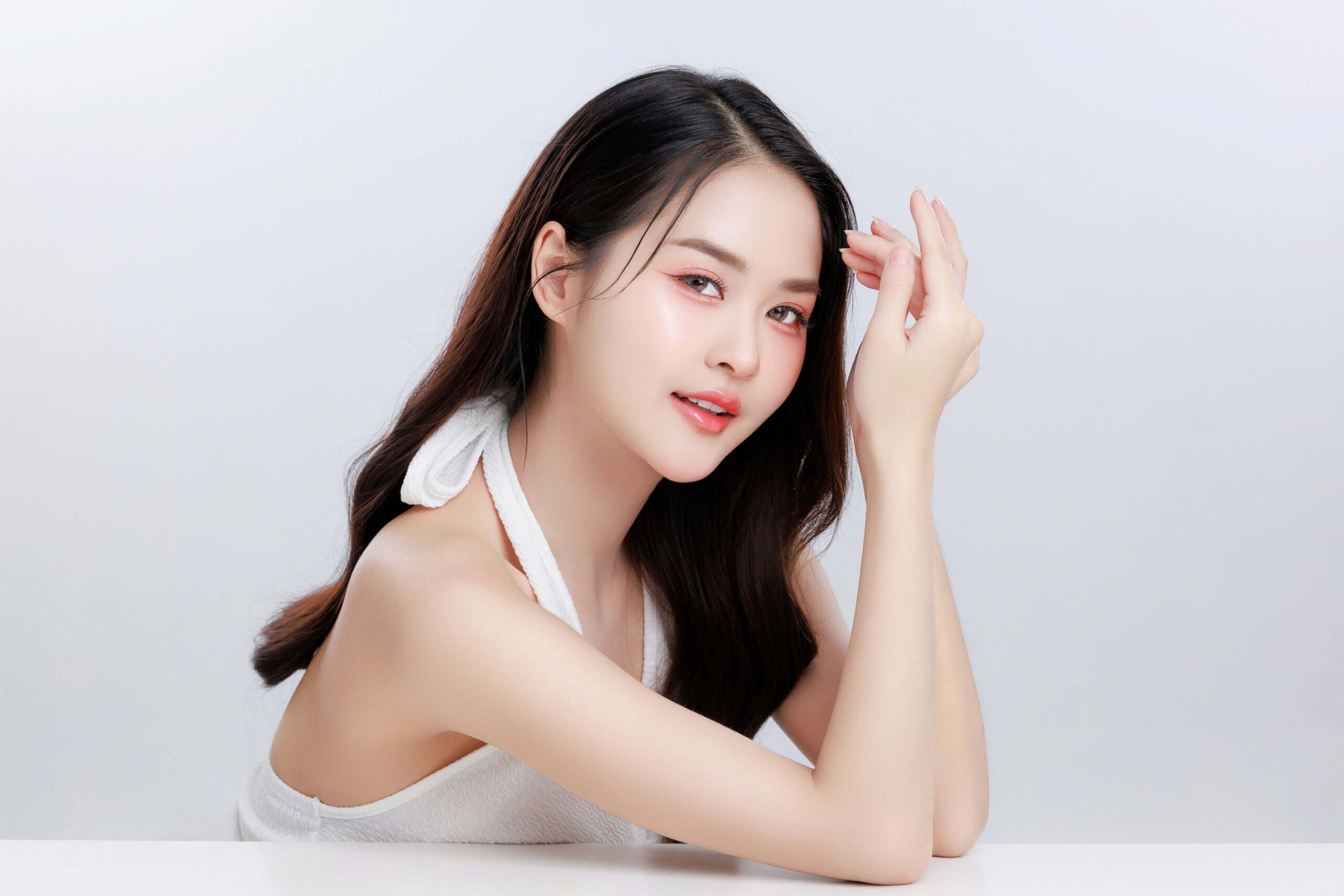 beautiful-young-asian-woman-with-healthy-skin-natural-makeup-skincare-beauty-concept 1