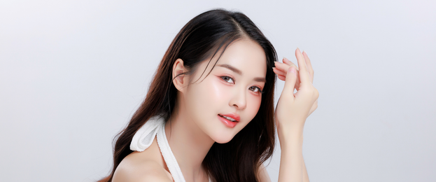 beautiful-young-asian-woman-with-healthy-skin-natural-makeup-skincare-beauty-concept 1